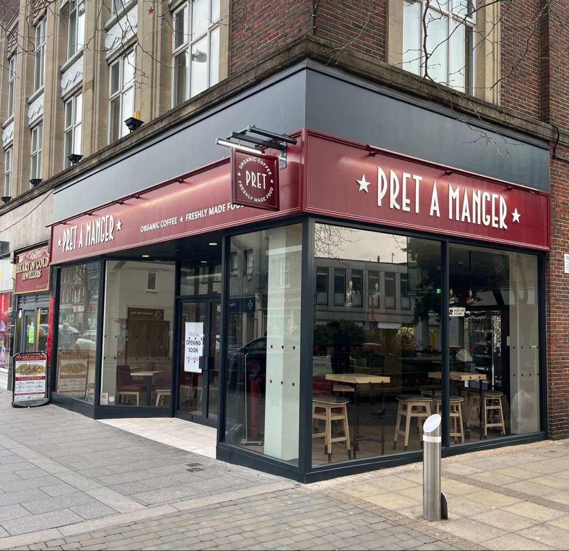 Nanolight installed at Pret A Manger restaurant